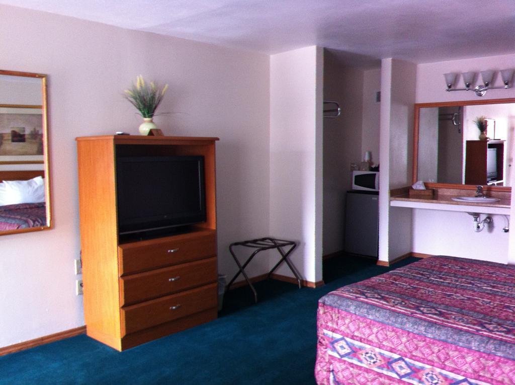 Legacy Inn Price Extérieur photo
